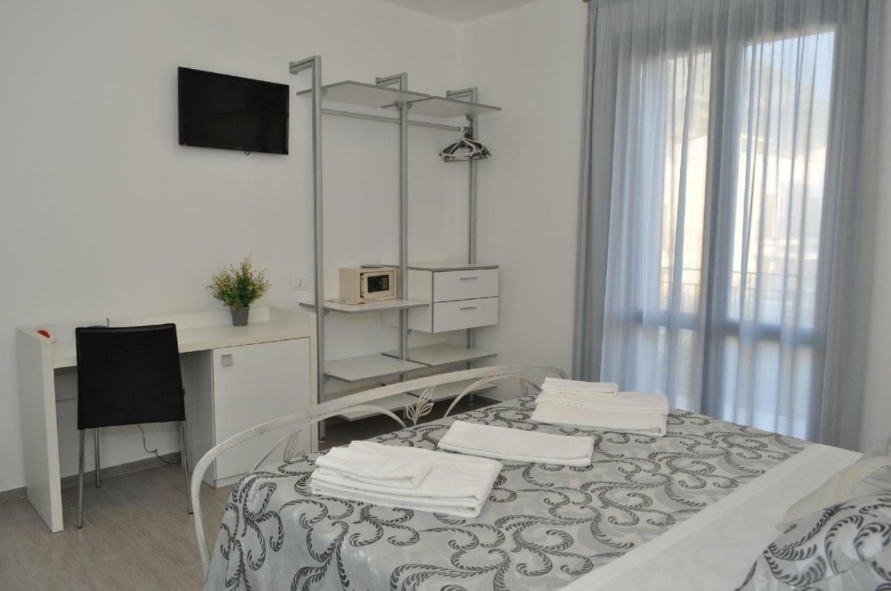 Sikania 3*