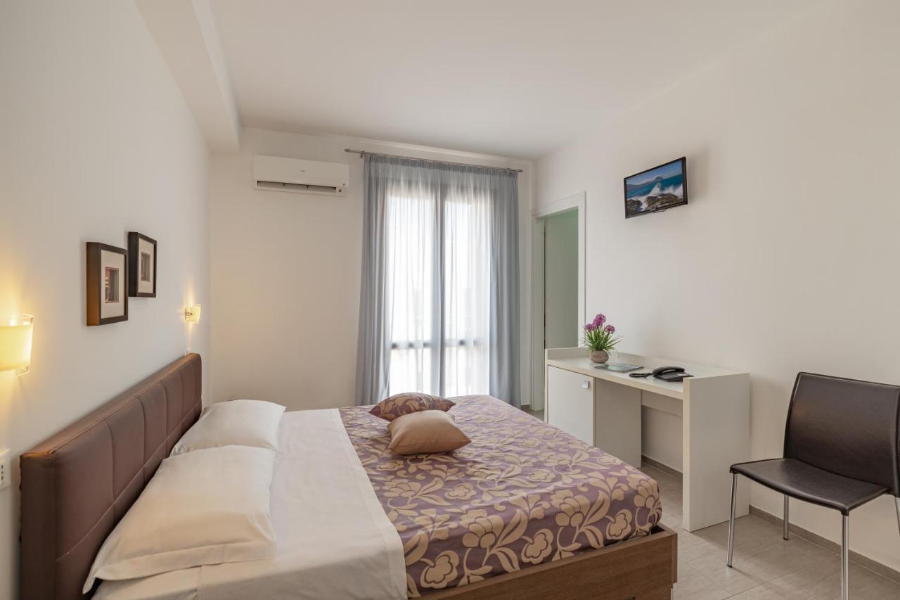 Sikania Hotel 3*